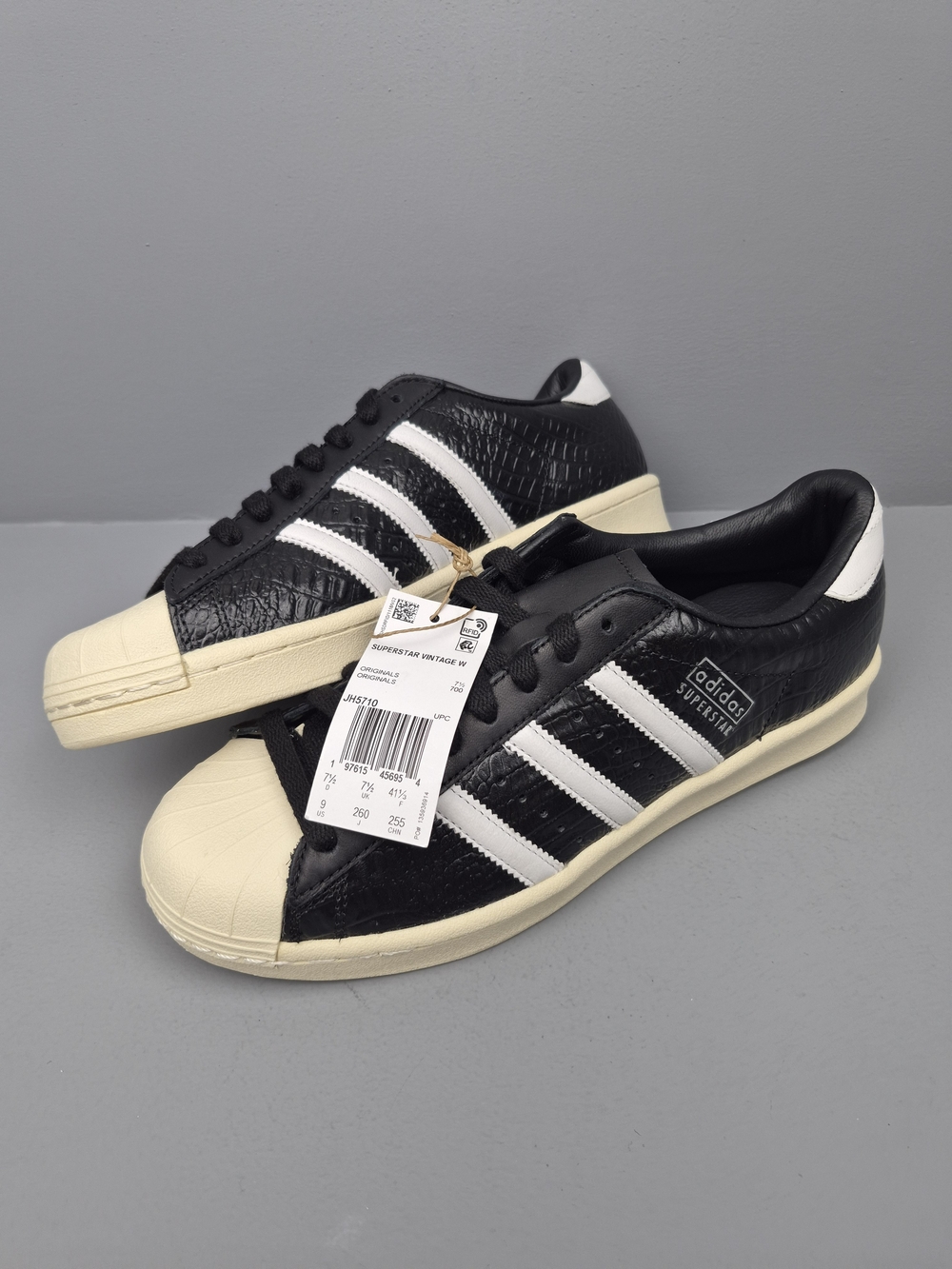 JH5710 adidas Originals Superstar Vintage Core Black Cloud White Women's size 9